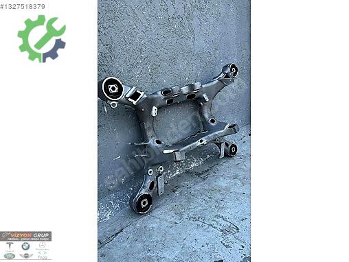 BMW 5 Serisi Arka Travers 33318831012 çıkma parça