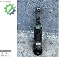 BMW 5 SERİSİ G60 ELEKTİRİKLİ ARKA AMORTİSÖR 7235825440 ORJ