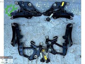 BMW 5 SERİSİ i5 G60 KAPUT MENTEŞESİ SAĞ SOL ORJ 9464339 9464340