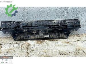 BMW 7 SERİSİ G70 ARKA TAMPON ORTA BRAKETİ ORJİNAL 51129464148