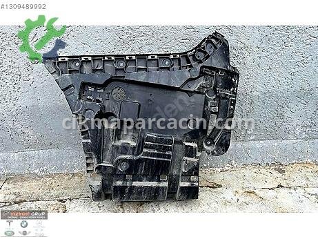 BMW i7 Tampon Braketi çıkma parça