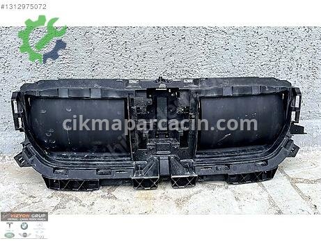 BMW X1 Ön Panjur çıkma parça
