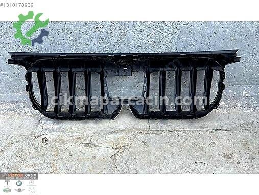 BMW X1 Ön Panjur çıkma parça