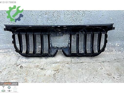 BMW X1 Ön Panjur çıkma parça