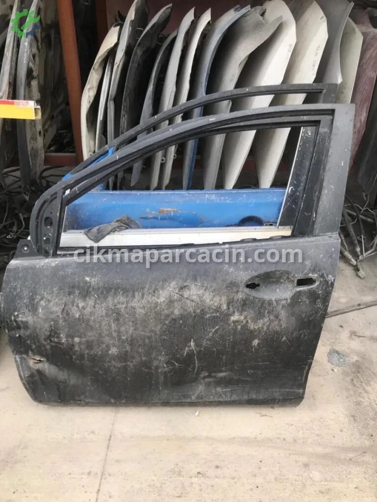 Mazda 2 Sol Ön Kapı çıkma parça