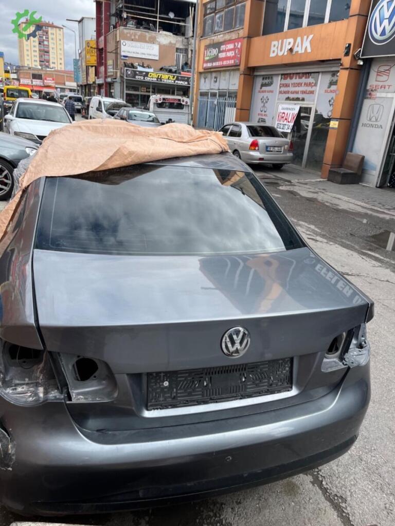 Volkswagen Jetta Bagaj Kapağı çıkma parça