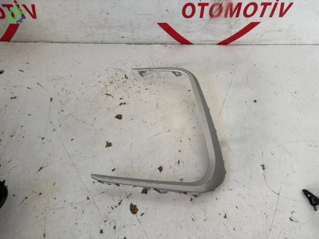 Toyota Corolla Sis Farı Çerçevesi çıkma parça