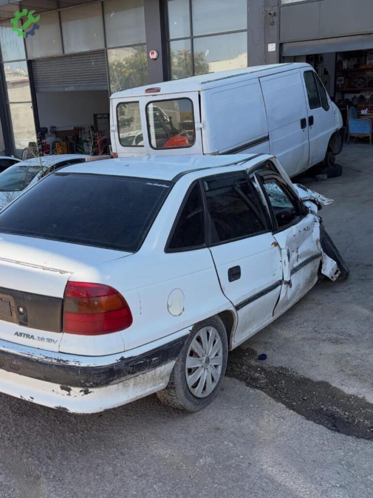 Opel Astra Sol Arka Çamurluk çıkma parça