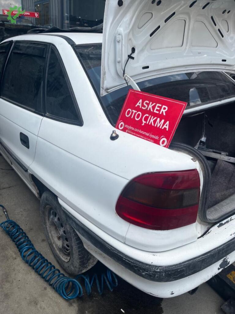 Opel Astra Sol Arka Çamurluk çıkma parça