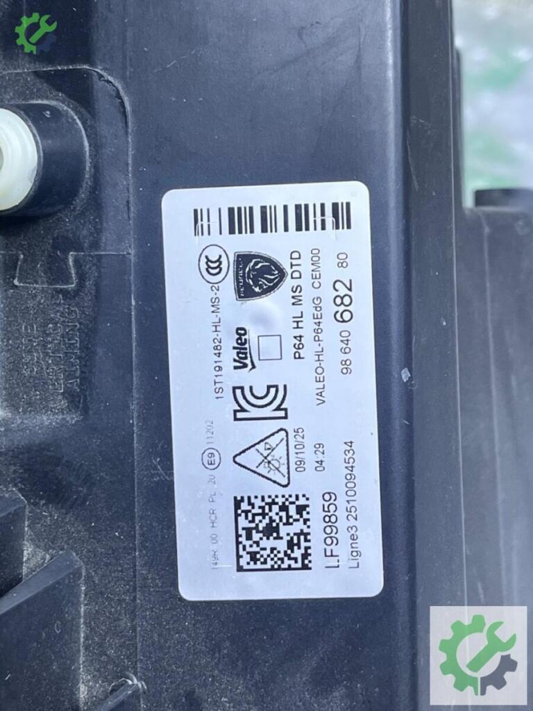 Peugeot 3008 LED Far 98 640 682 80 çıkma parça