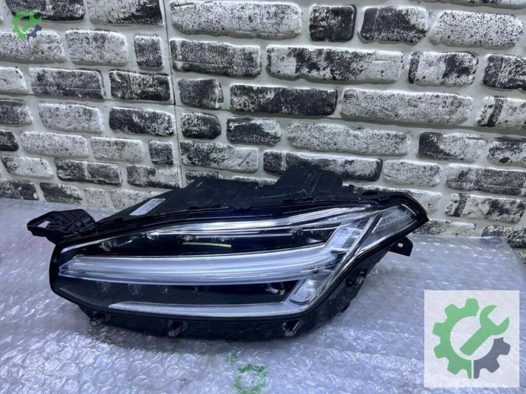 Volvo XC90 Sol Ön Far 31655714 çıkma parça