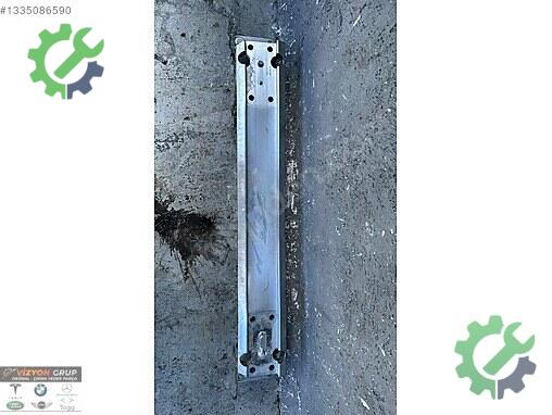 Land Rover Defender Arka Tampon Demiri L8B2-17B892 çıkma parça
