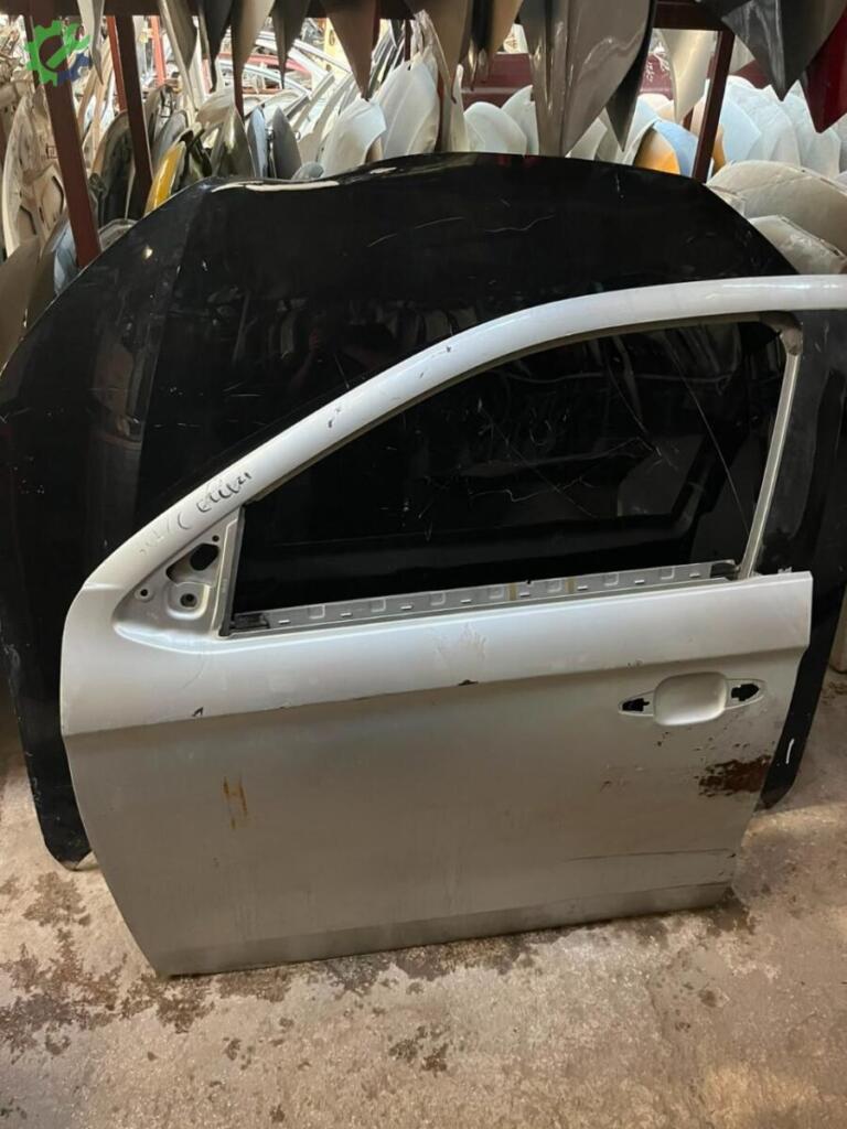 Peugeot 301 Sol Ön Kapı çıkma parça