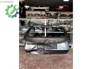 SKODA KAMİQ BAGAJ KAPAĞI