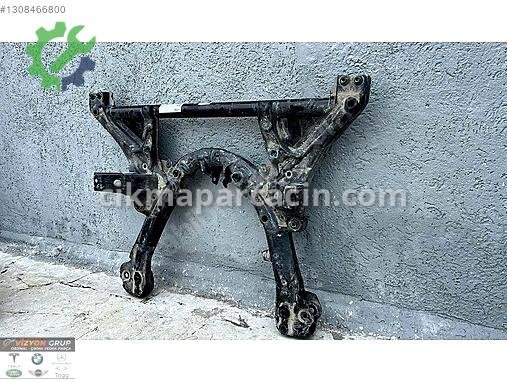 Tesla Model Y Ön Travers 1044531 çıkma parça