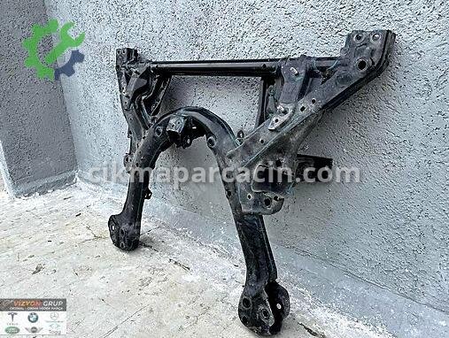 Tesla Model Y Ön Travers 1044531-01-B çıkma parça
