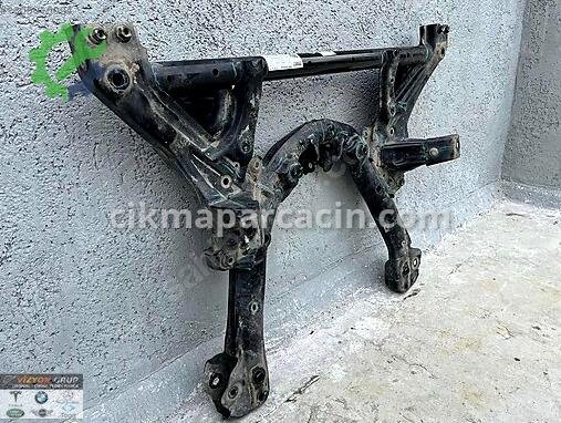 Tesla Model Y Ön Travers 1044531-01-B çıkma parça