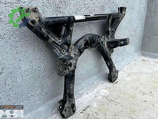 Tesla Model Y Ön Travers 1044531-01-B çıkma parça