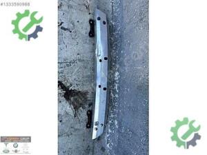 TESLA MODEL Y ARKA TAMPON DEMİRİ ORJİNAL ÇIKMA 1931978-00-B