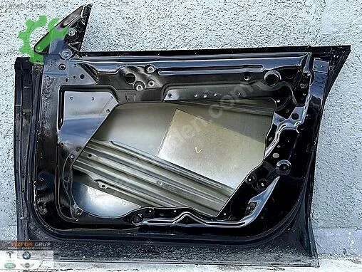 Tesla Model Y Sağ Ön Kapı çıkma parça