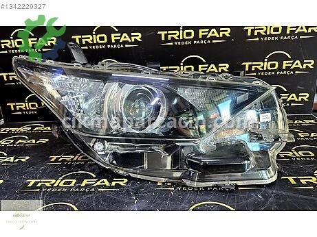 Toyota Auris Sağ Ön Far çıkma parça