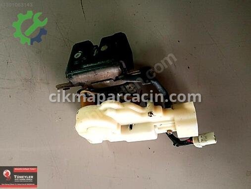 Mazda 323 Bagaj Kilidi çıkma parça