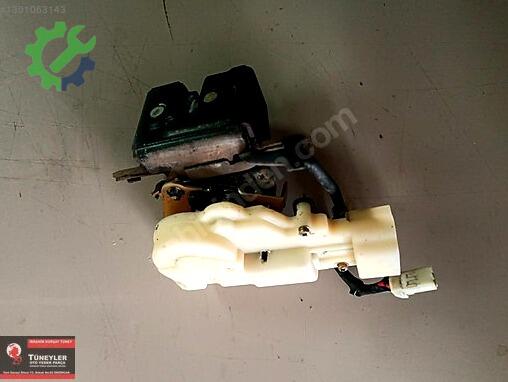 Mazda 323 Bagaj Kilidi çıkma parça