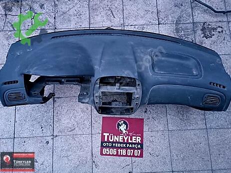Mazda 323 Torpido çıkma parça