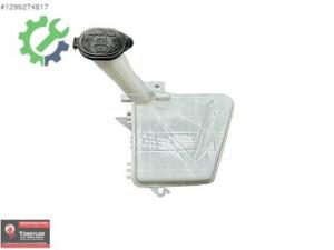 TÜNEYLER ‘DEN TOYOTA YARİS CAM SU DEPOSU