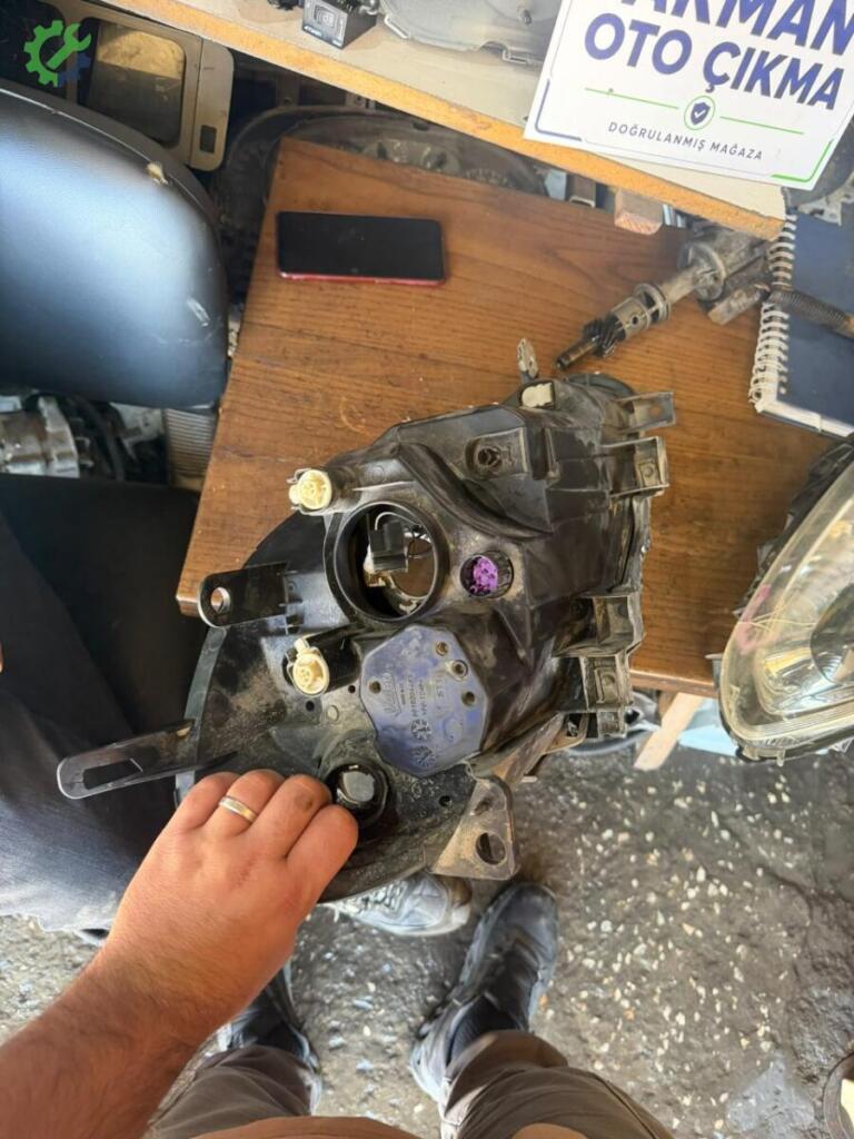 Fiat Punto Sağ Ön Far çıkma parça