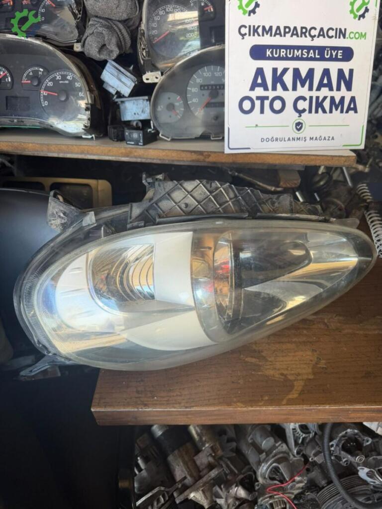 Fiat Punto Sağ Ön Far çıkma parça