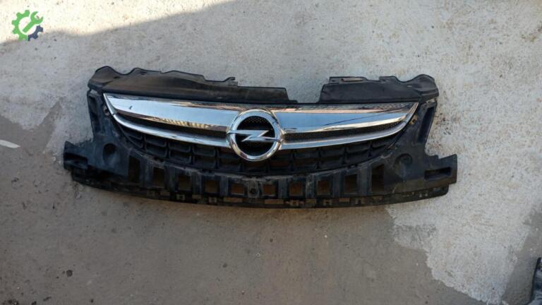 Opel Corsa Ön Panjur çıkma parça