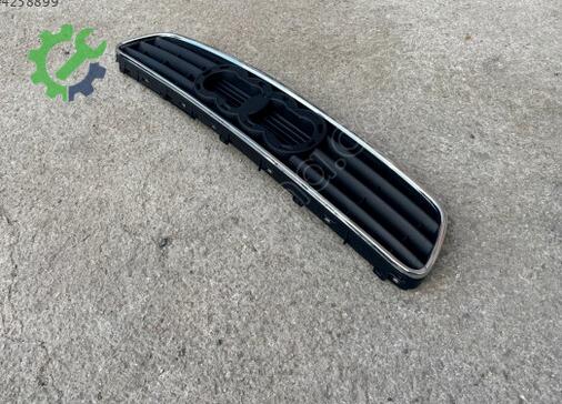 Audi A3 Ön Panjur 8L08076673FZ çıkma parça