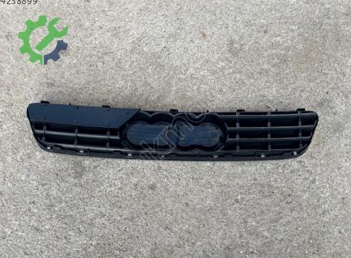 Audi A3 Ön Panjur 8L08076673FZ çıkma parça