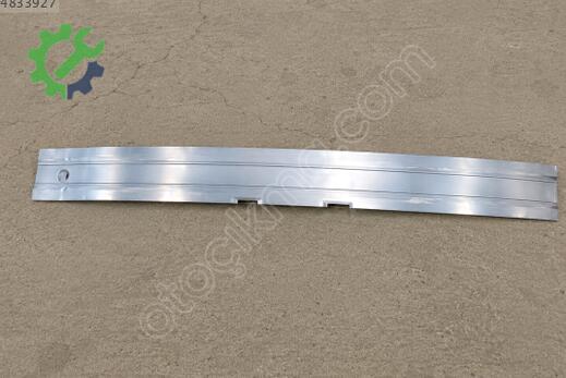 Audi A3 Ön Tampon Demiri 8P0807113B çıkma parça