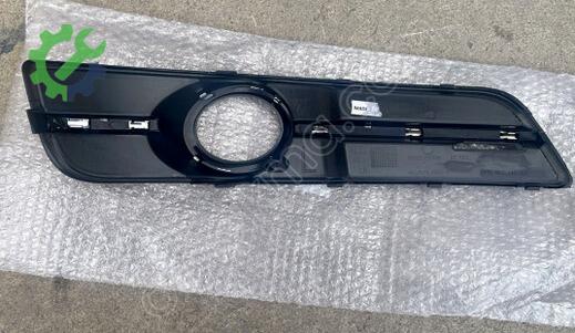 Audi A3 Sis Farı Çerçevesi 8P0807681A çıkma parça