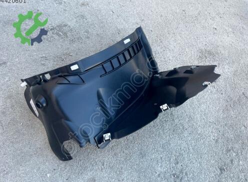 Audi A4 Sol Davlumbaz 8W0853887 çıkma parça