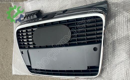 Audi A4 Ön Panjur 8E0853651J çıkma parça