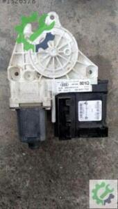AUDI A3 2006 2012 SAĞ ÖN CAM MOTORU 8P0959801Q