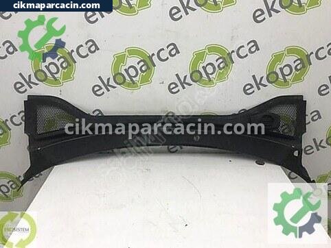 Audi A3 Ön Cam Izgarası çıkma parça