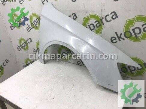 Audi A3 Sağ Çamurluk 8V5821106 çıkma parça