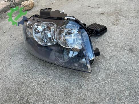 Audi A3 Sağ Ön Far 8P0941004K çıkma parça