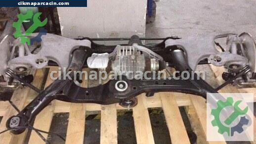 Audi A4 Arka Travers çıkma parça
