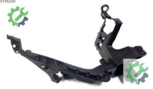AUDI A4 2012 2016 FAR ALT BRAKETİ SAĞ 8K0805608B