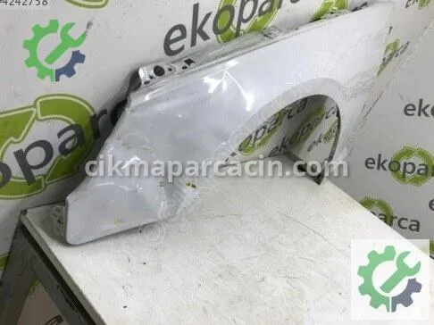 Audi A4 Sol Çamurluk 8W0821105A çıkma parça