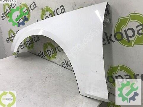 Audi A4 Sol Çamurluk 8W0821105A çıkma parça
