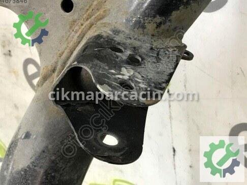 Audi Q7 Arka Travers 4M0500025 çıkma parça