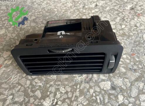 Volkswagen Bora Kalorifer Izgarası 1J1819704E çıkma parça
