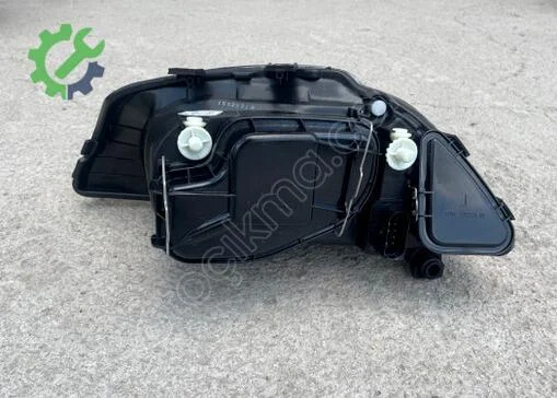 Seat Cordoba Sağ Ön Far 6L1941030B çıkma parça