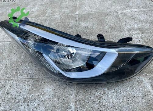 Hyundai Elantra Sağ Ön Far çıkma parça